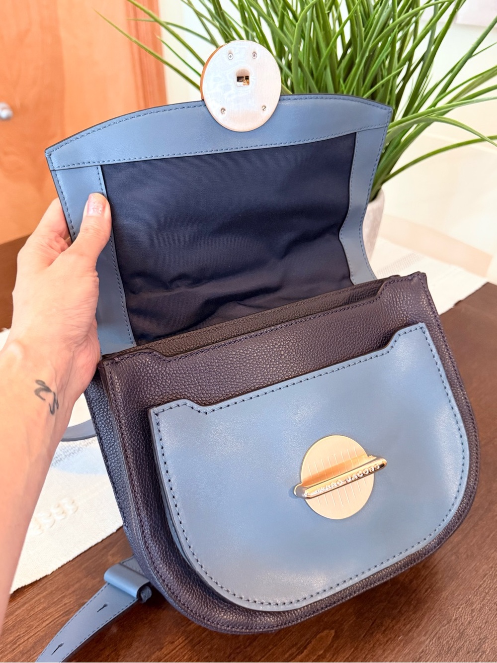 Marc Jacobs The Tuck Lock Saddle Bag - Picture 5 of 11